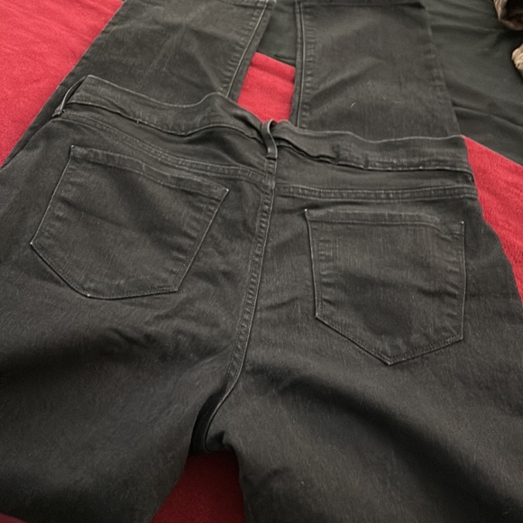 Old Navy Curvy Jeans - Picture 6 of 8